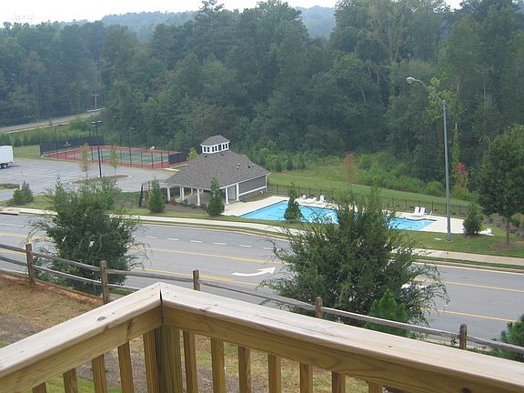 4th image of 2430 Suwanee Pointe Dr