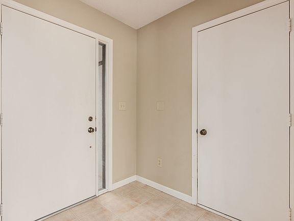 2nd image of 216 Saint Antoine St