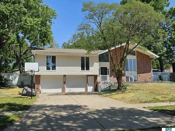 1540 Janssen Dr, Lincoln, NE 68506