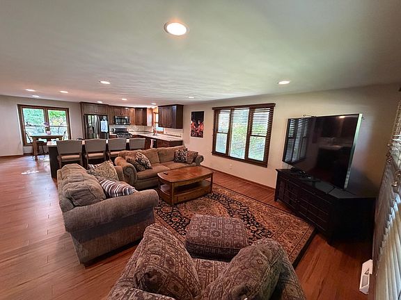 3rd image of 1112 Tullar Rd