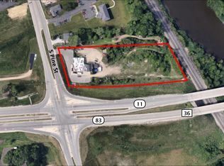 1332 S Pine St, Burlington, WI 53105