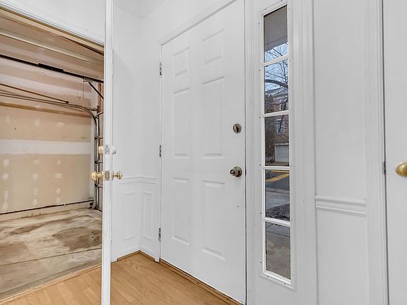 4th image of 1128 Cypress Tree Pl