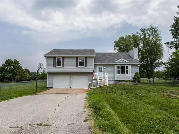 5740 W 201st St, Stilwell, KS 66085