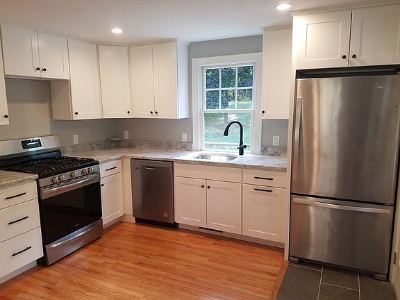 5th image of 221 Plymouth St