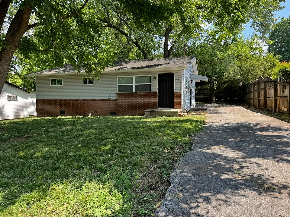 1712 Hillwood Dr