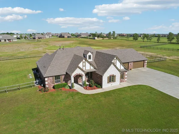 14523 N 35th Ave E, Skiatook, OK 74070