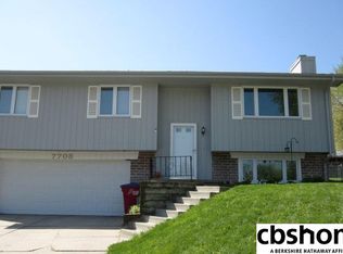 7708 Briar Ct, La Vista, NE 68128