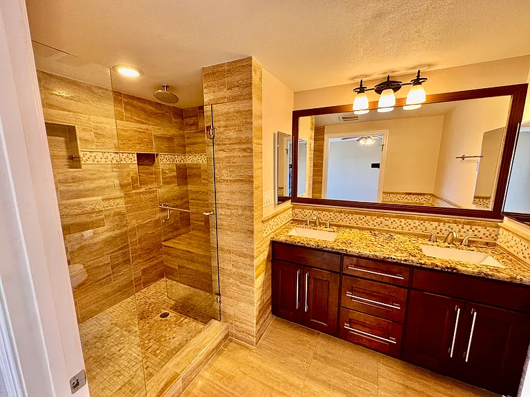 Upper Level Primary Bathroom