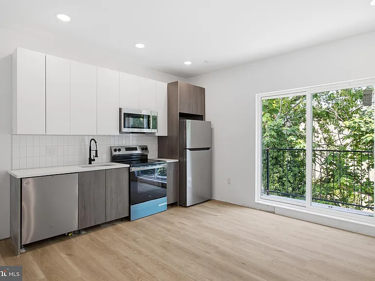 613 N Brooklyn St #10 — Photo 6