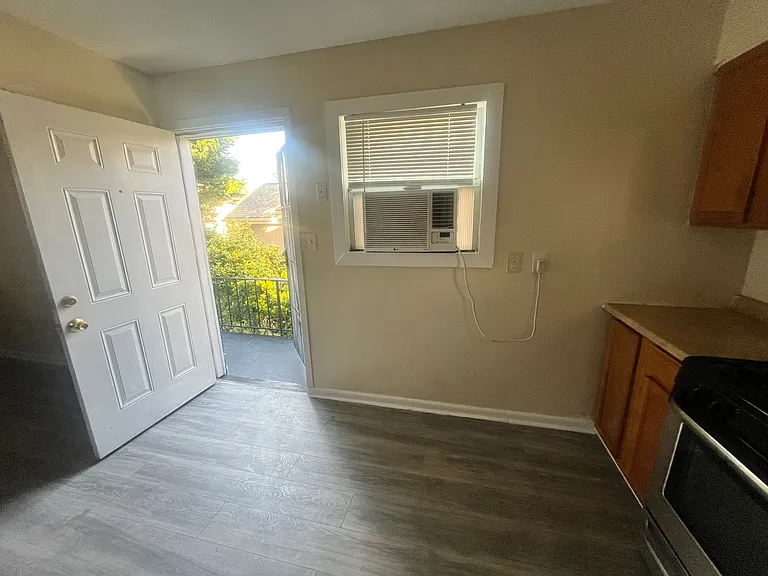 1886 Phillips Ave #B — Photo 5