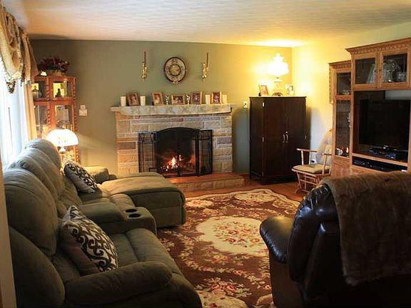 4th image of 488 Fairlane Blvd