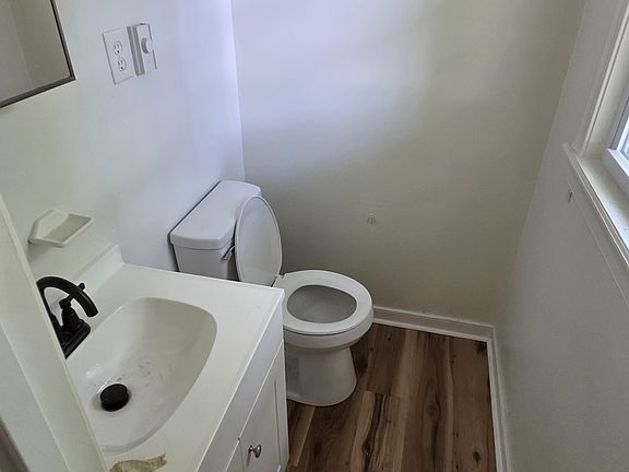5th image of 8 N Fern Ave