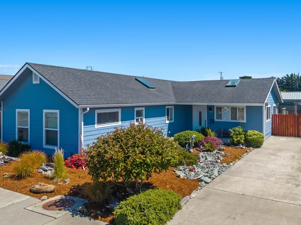 935 A St, Crescent City, CA 95531