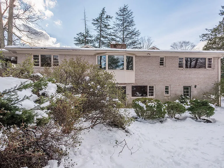 1429 Laburnum St — Photo 18