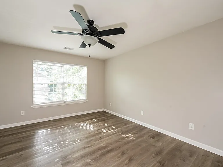 122 Village Pkwy — Photo 10