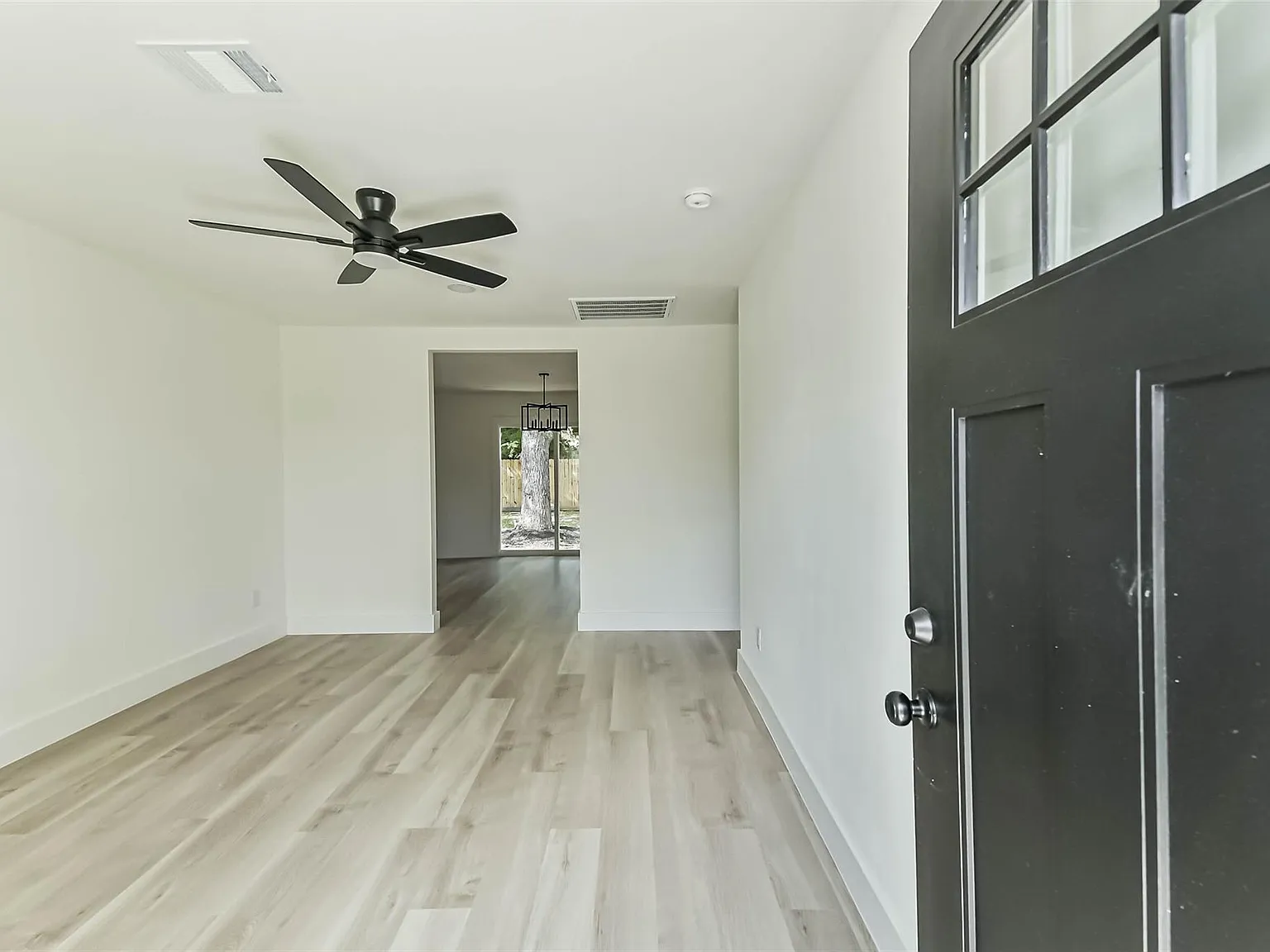 4 bed, 2.0 bath, 1310 sqft, $2,000 — Photo 4