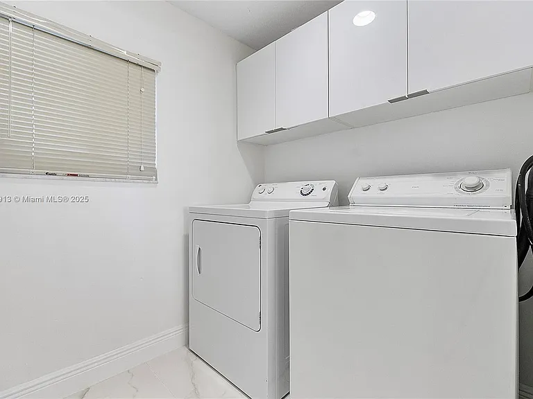 17050 N Bay Rd #807 — Photo 34