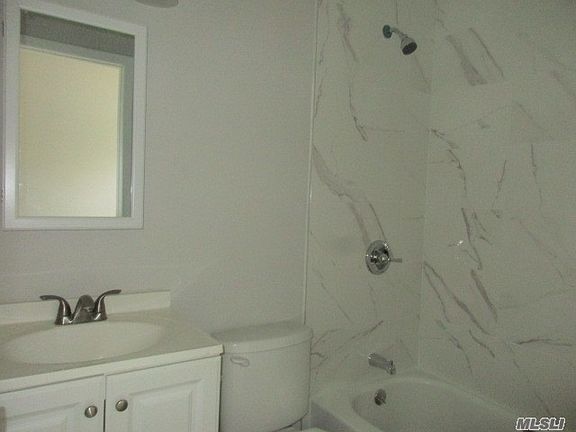 5th image of 154 Longfellow Dr