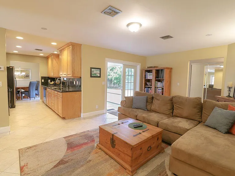 73 Pine Hill Trl W — Photo 10