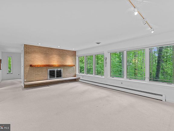 5th image of 10905 Crossview Dr
