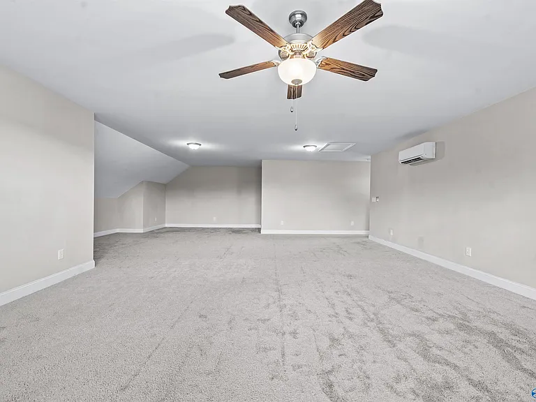 104 Erskin Parcus Dr — Photo 40