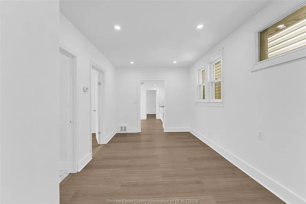 4 bed, $2,100 — Photo 3