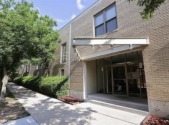 2nd image of 1100 W Cornelia Ave #109