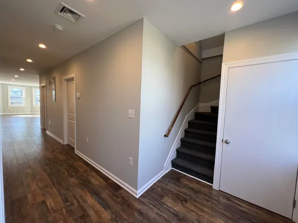 440 Avenue East image 9 of 12