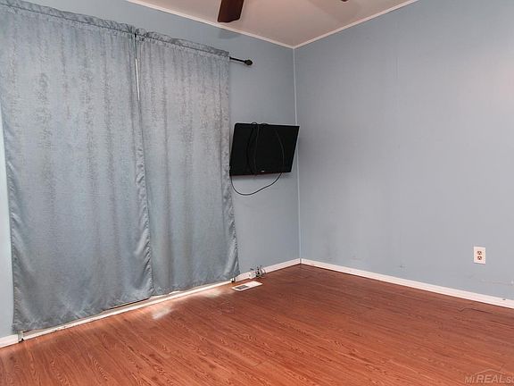 5th image of 29394 Little Mack Ave