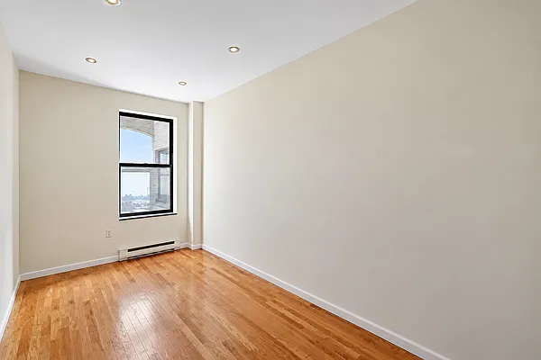 Bedroom, photo 1