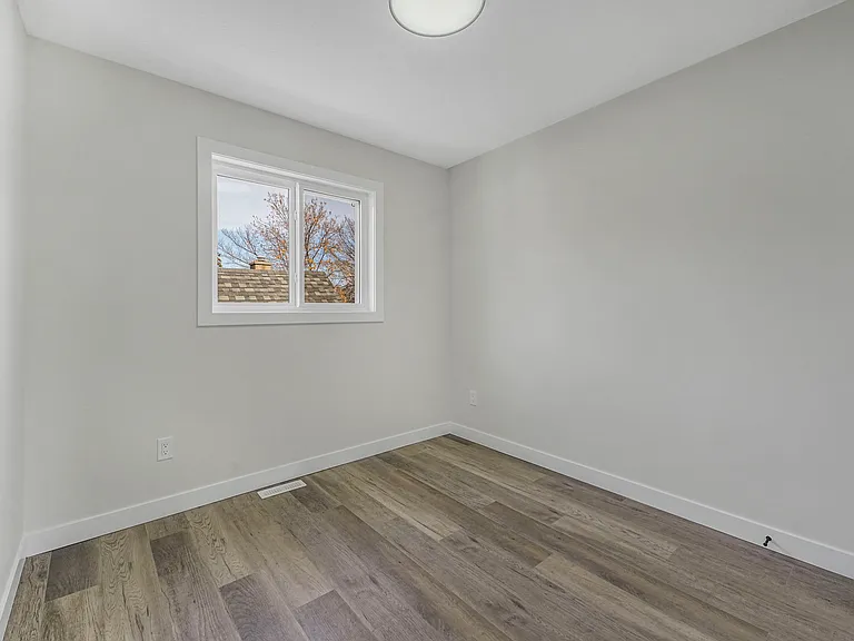 12021 95a St NW — Photo 41