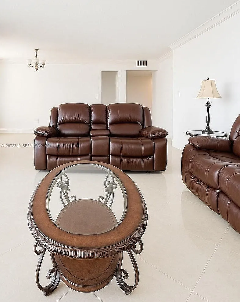 Commodore Plaza Condo — Photo 4