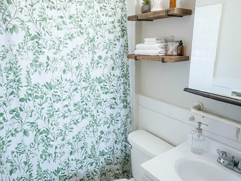 Branden 503 Bathroom