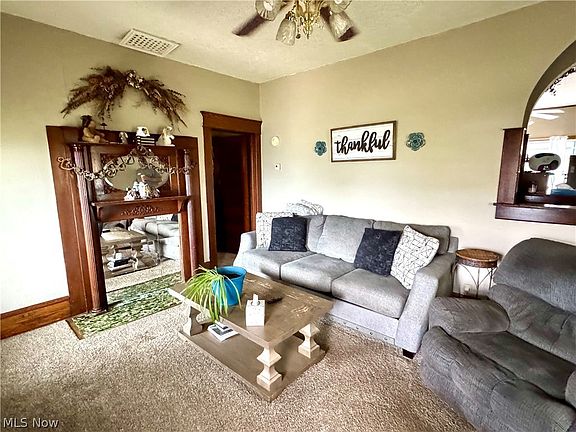 5th image of 112 Fairview St