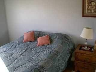 2nd bedroom - queen bed