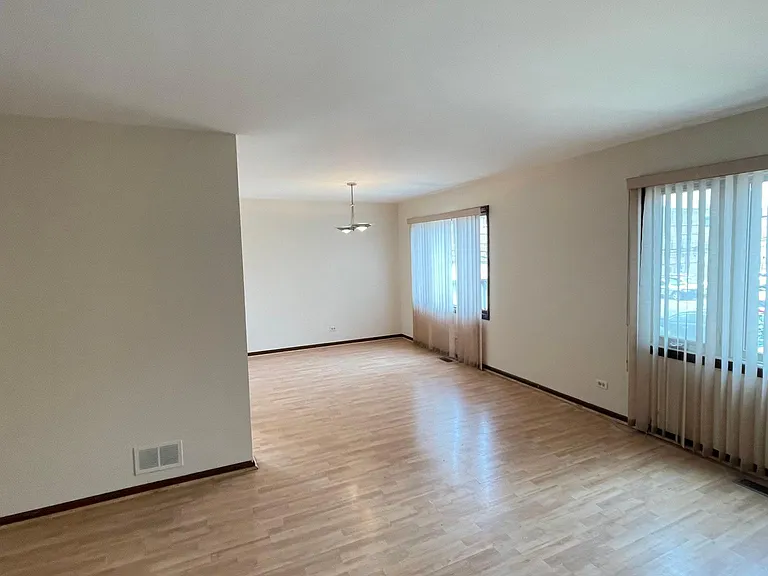 8020 N Kilpatrick Ave #D — Photo 21