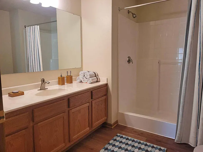 Lakewood Place Apartments — Photo 25