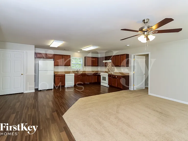 8409 Military Way — Photo 7