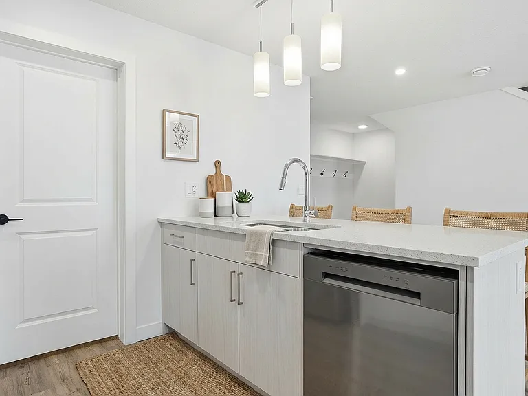 1621 W Market St — Photo 15