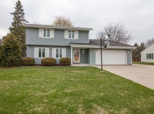 W204N17093 Jackson Dr, Jackson, WI 53037