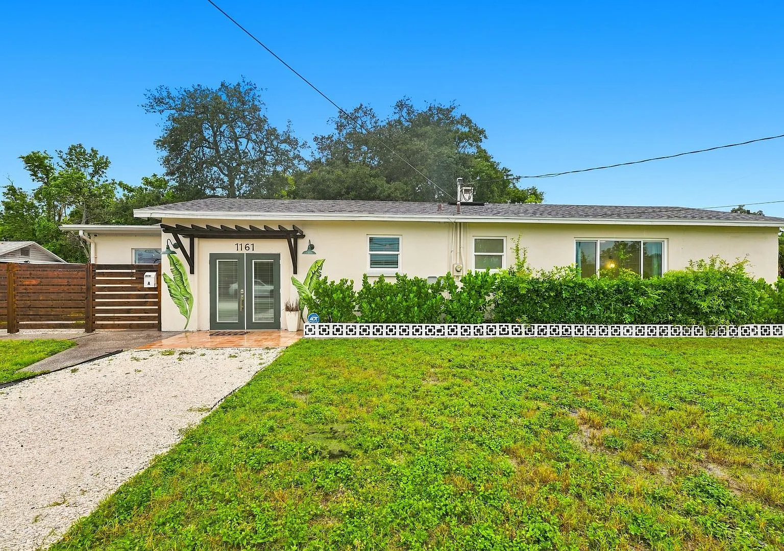 Mid-Century Meets Modern 3/2 Home in Clearwater! — Photo 2