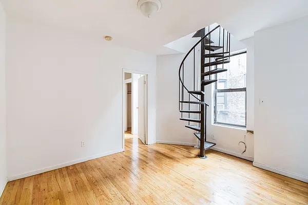 Rented by Sky Management | media 32