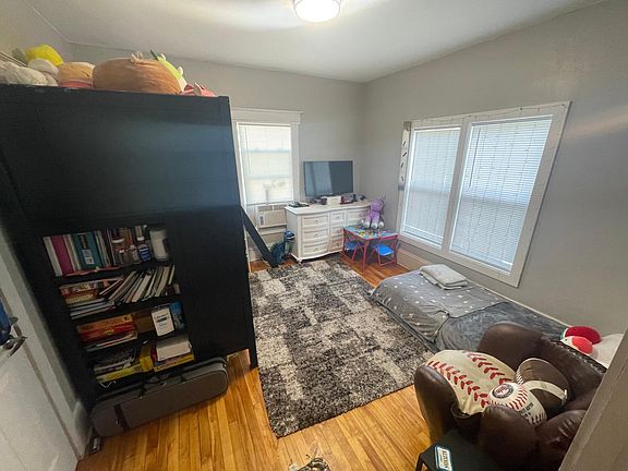 4th image of 1014 W 27th St