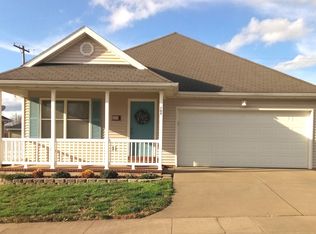 709 E Clay St, Ozark, MO 65721