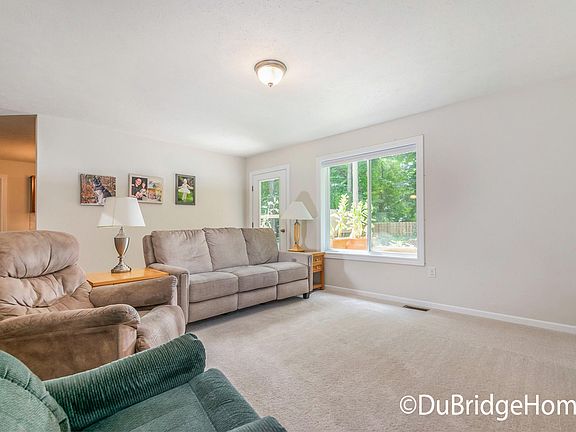 2nd image of 1944 Briar Ct NE