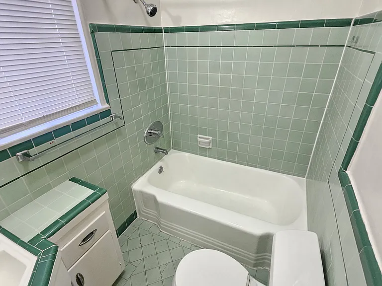 1625 N Hobart Blvd #4 — Photo 8