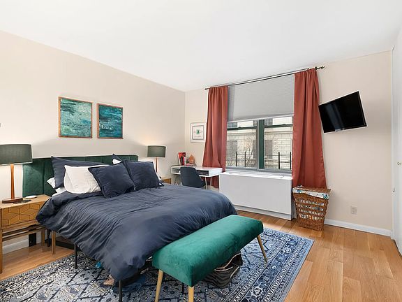 2nd image of 2250 Broadway APT 4D