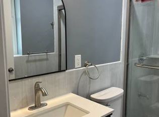 425 S 43rd St #1R, Philadelphia, PA 19104