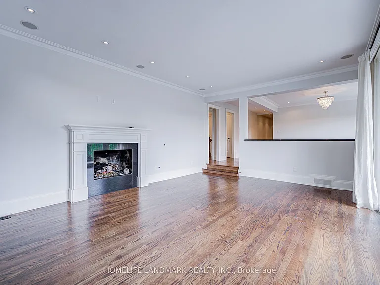 102 Stratford Cres — Photo 7