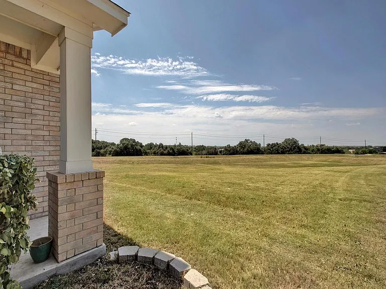 15104 Fernhill Dr — Photo 4